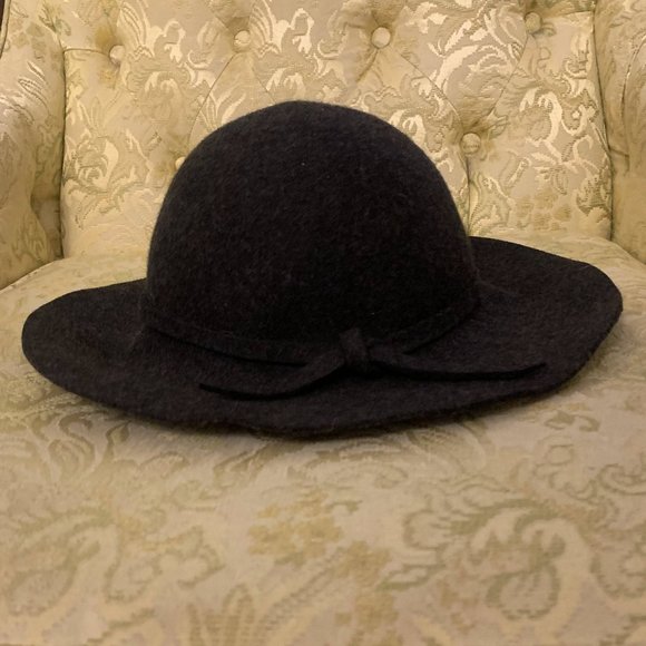 Uniqlo Accessories - EUC Uniqlo Ines de la Fressange Wool Felt Hat